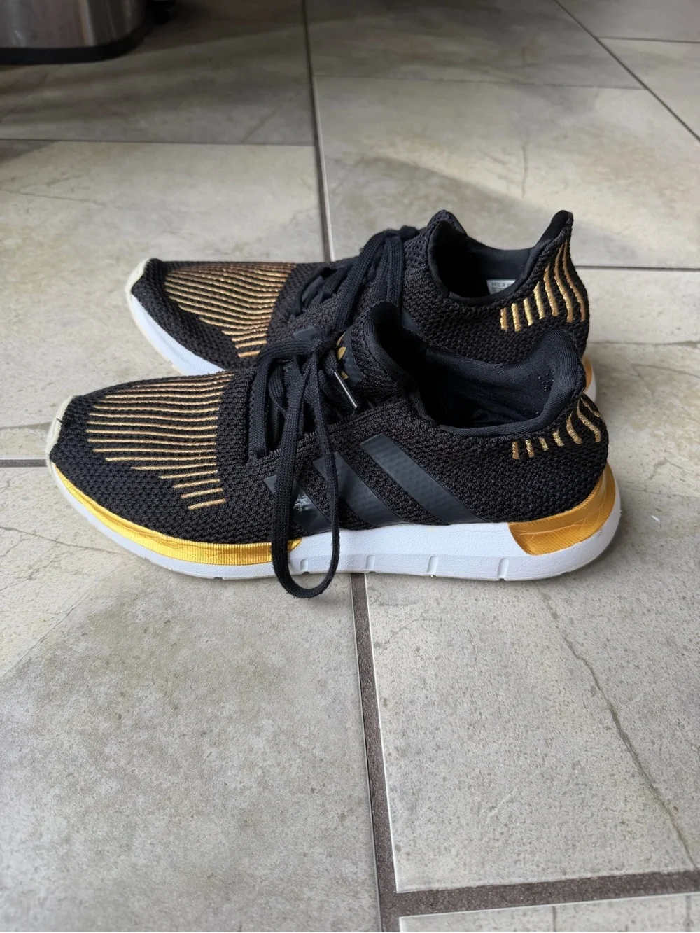 Adidas Swift Run Black Gold Knit Sneakers Men’s Size 8